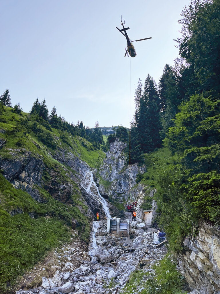 Mit dem Helikopter zur Baustelle HKL