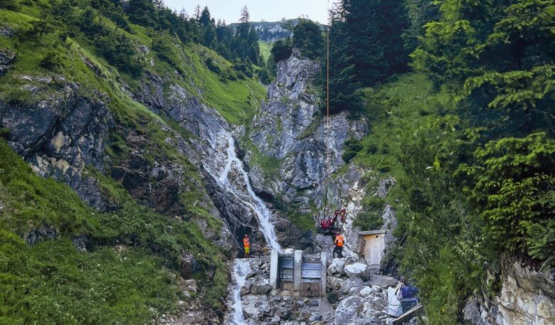 Mit dem Helikopter zur Baustelle