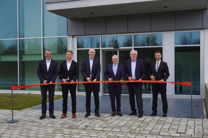 Neubau für Hydraulikzylinder eröffnet Liebherr