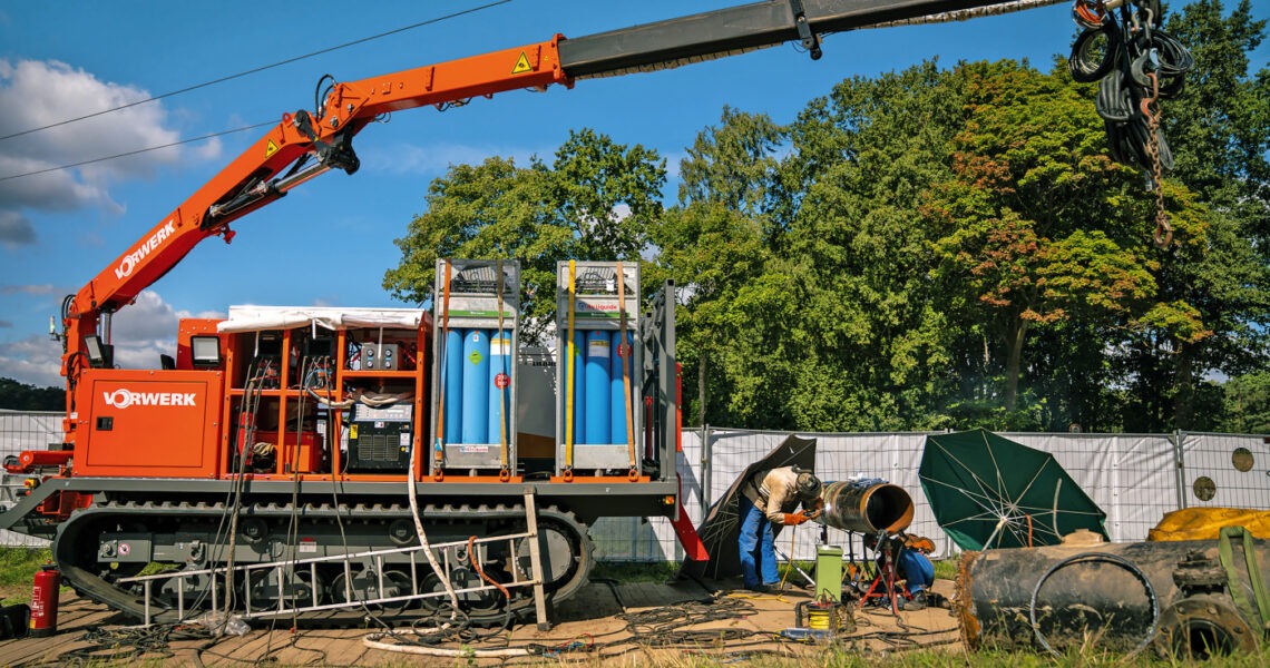 Liebherr-Technik für Leitungsbaustelle mit autarker Stromversorgung Liebherr