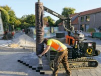 Vacu-Pallet-Mobil von Optimas verlegt Stein um Stein für Naturpark-Zufahrt