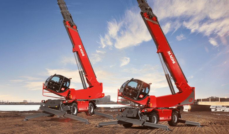 Neue Teleskopstapler mit neigbarer Kabine