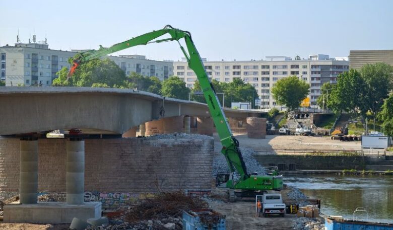 Sennebogen 870E Demolition bietet volle Power in der Höhe