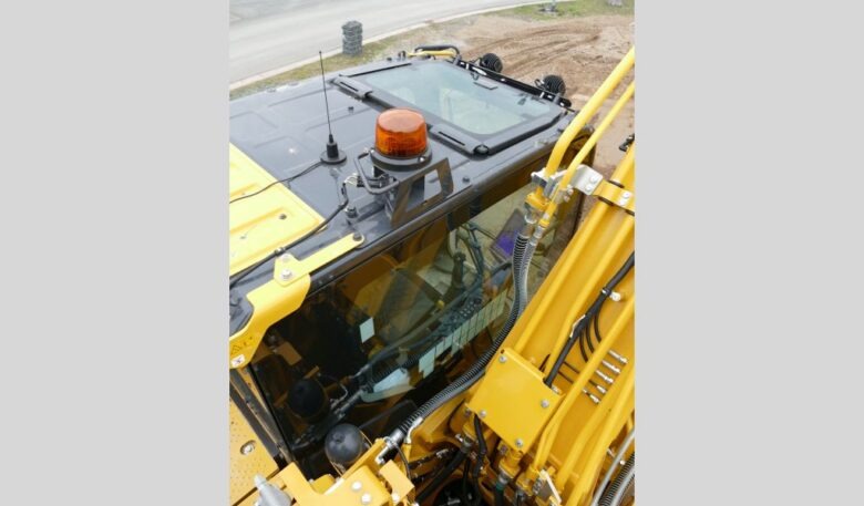 Komatsu PC 220LCi-12