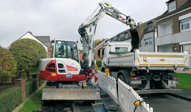 Zwei Takeuchi TB 370 W beschleunigen Infrastrukturausbau