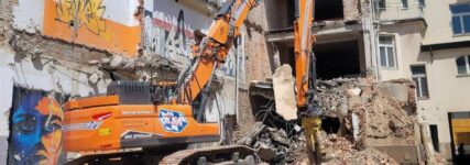 Develon DX245NHD erweist sich als Multitalent im Rückbau