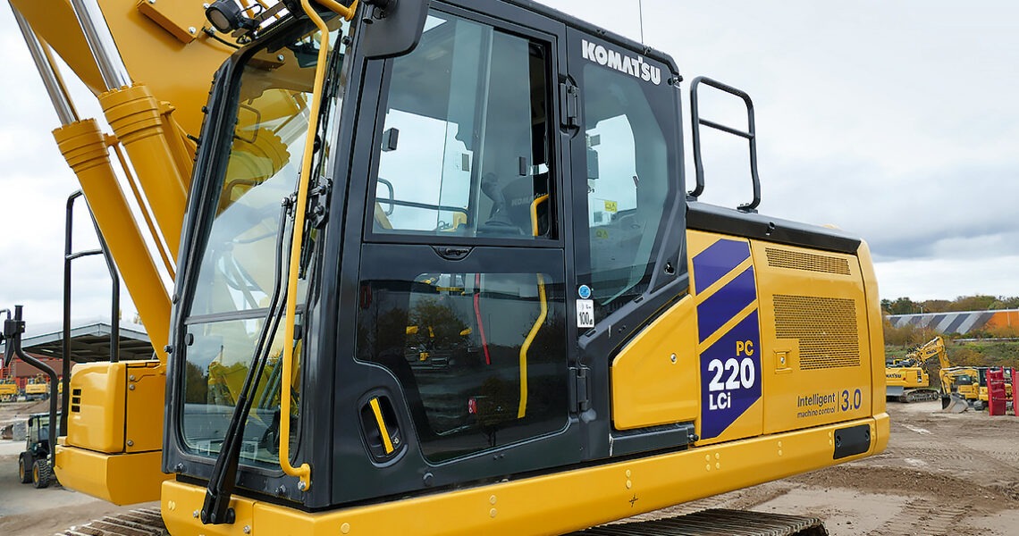 Komatsu PC 220LCi-12