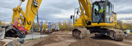 Der Komatsu-Kettenbagger PC 220LCi-12