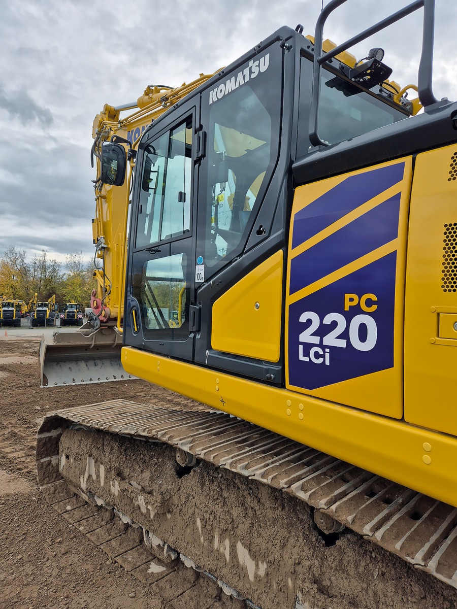 Komatsu PC 220LCi-12