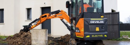 Neuer E-Minibagger DX23E-7 mit geschlossener Kabine