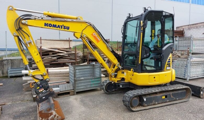 Neuer Komatsu-Kurzheckbagger im Einsatz bei M+F Bau