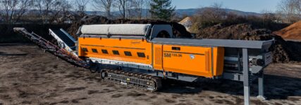 Neue Siebmaschine SM 720.3 K mit einem flexiblem Kettenfahrwerk