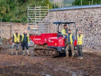 Yanmar-Raupendumper C30R arbeitet bodenschonend