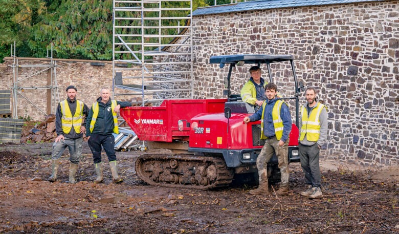 Yanmar-Raupendumper C30R arbeitet bodenschonend