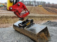 Schnellwechsler – wie die Regelverschärfung für Anbaugeräte wirkt