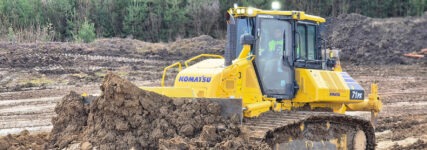 Effiziente Z1.2-Verfüllung mit Komatsu D71PX-24 bei Rohrdorfer