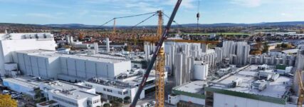 Schwerlasthub auf beengter Baustelle