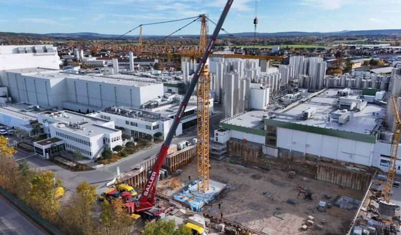 Schwerlasthub auf beengter Baustelle