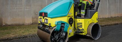 Full-Liner-Konzept von Ammann mit Minifertiger und Elektrowalze