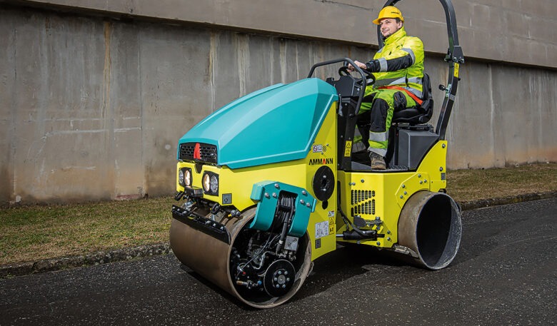 Full-Liner-Konzept von Ammann mit Minifertiger und Elektrowalze