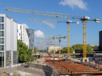 18 Liebherr-Turmdrehkrane unterstützen den Bau der U5