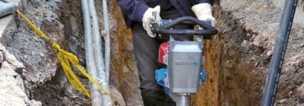 Handlicher Vibrationsstampfer erleichtert den Glasfaserausbau