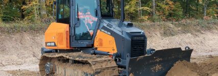 Neuer Dozer DD100 mit serienmäßiger Rückfahrkamera