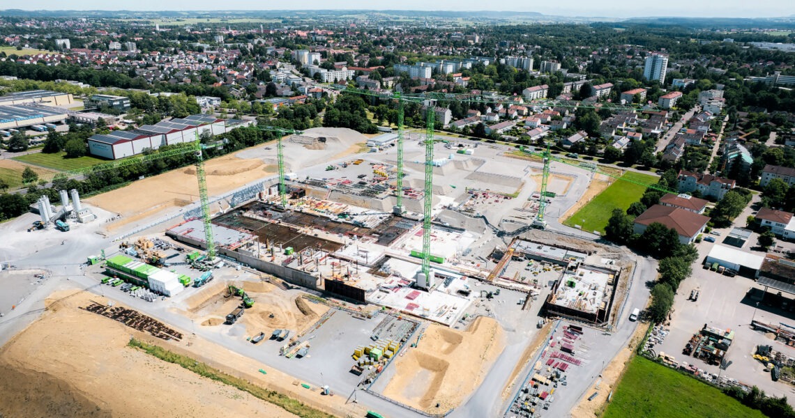 Sechs Wolffkrane bewegen 60.000 Kubikmeter Beton Wolffkran