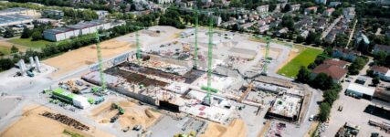 Sechs Wolffkrane bewegen 60.000 Kubikmeter Beton