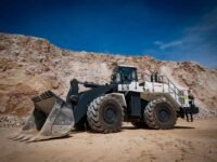 Komatsu WA600-8 verstärkt Materialumschlag im Steinbruch