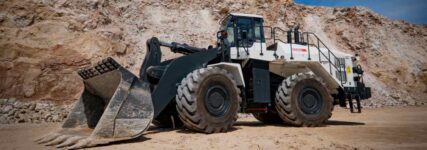 Komatsu WA600-8 verstärkt Materialumschlag im Steinbruch