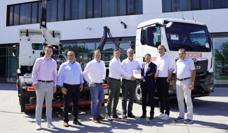 Meiller übergibt 3.500. Fahrzeugaufbau an Remondis