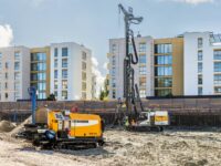 Ramm- und Bohrgerät LRB 19 von Liebherr erstmals im Einsatz
