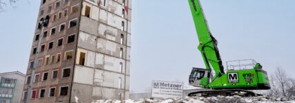 Sennebogen 870E Demolition ermöglicht präzisen Hochhausrückbau