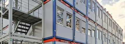 Containeranlage wächst mit dem Bauprojekt