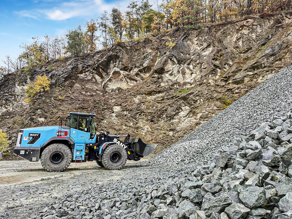Sany zeigt Raupenbagger, 3D-Assistenz und Elektro-Radlader