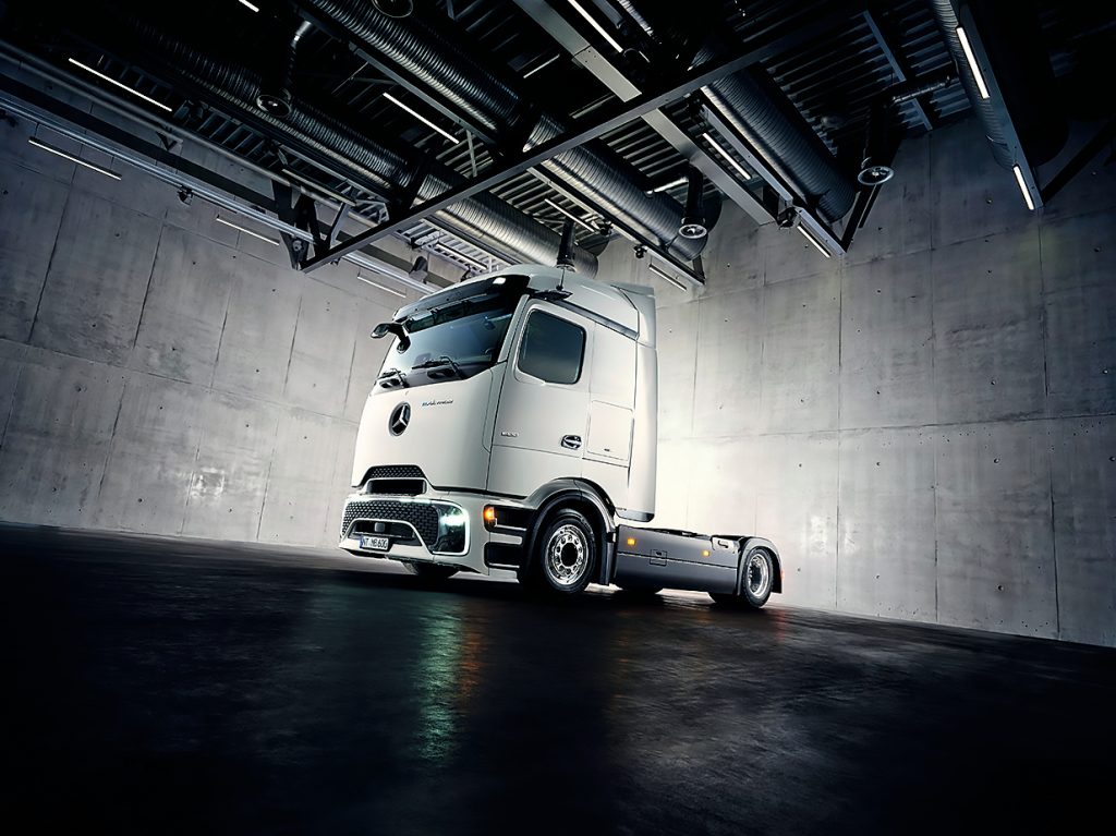 eActros Lowliner feiert IAA-Premiere (Bild: Mercedes-Benz Trucks)