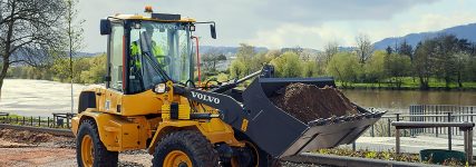 Händler-Duo präsentiert Volvo-Maschinen