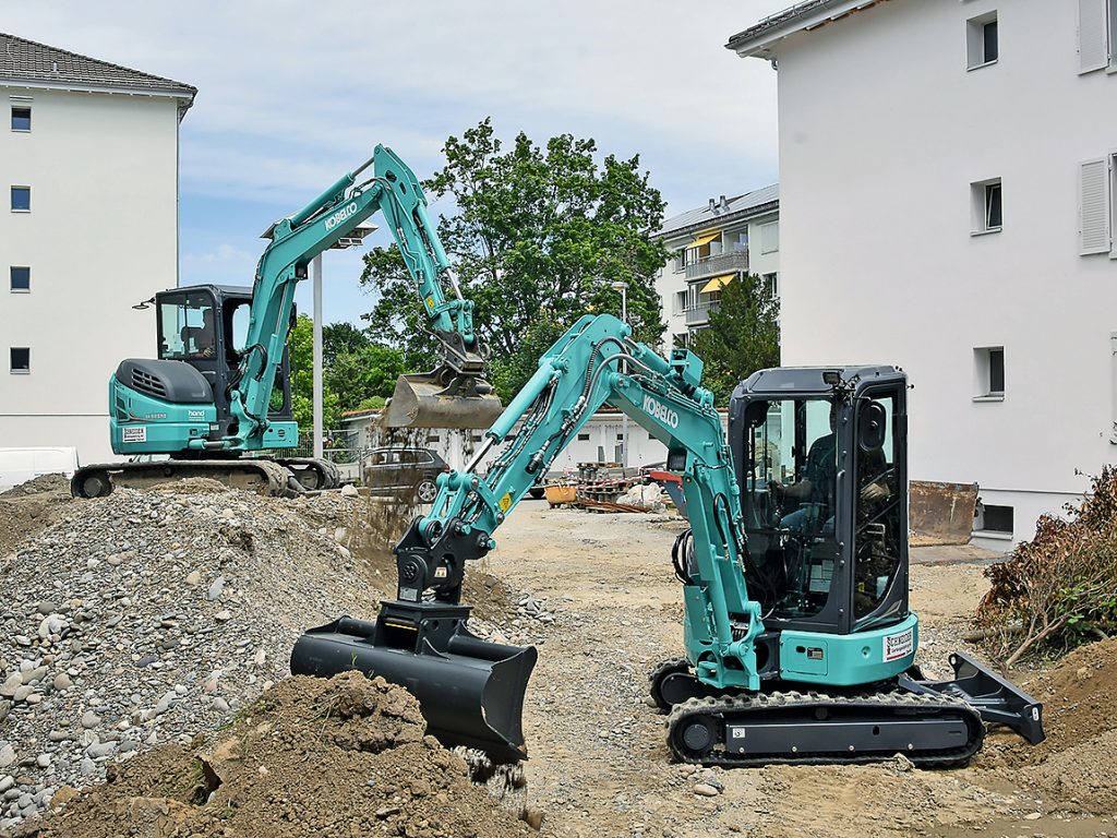 Kompakte Leistung für den Galabau (Bild: Kobelco)