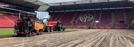 Millimetergenaues Planum für einen Fußballrasen