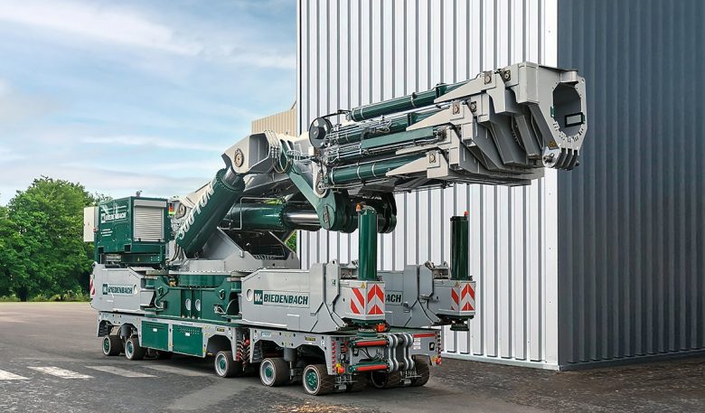 Hybrid-Schwerlastkran für enge Einsatzbereiche