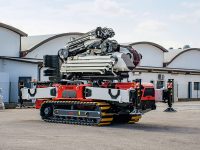 Gelenkraupenkran mit optimierter Lastverteilung