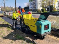 130 Meter Gehweg in 5,5 Stunden asphaltiert