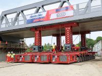 750-Tonnen-Brücke auf SPMT eingeschoben